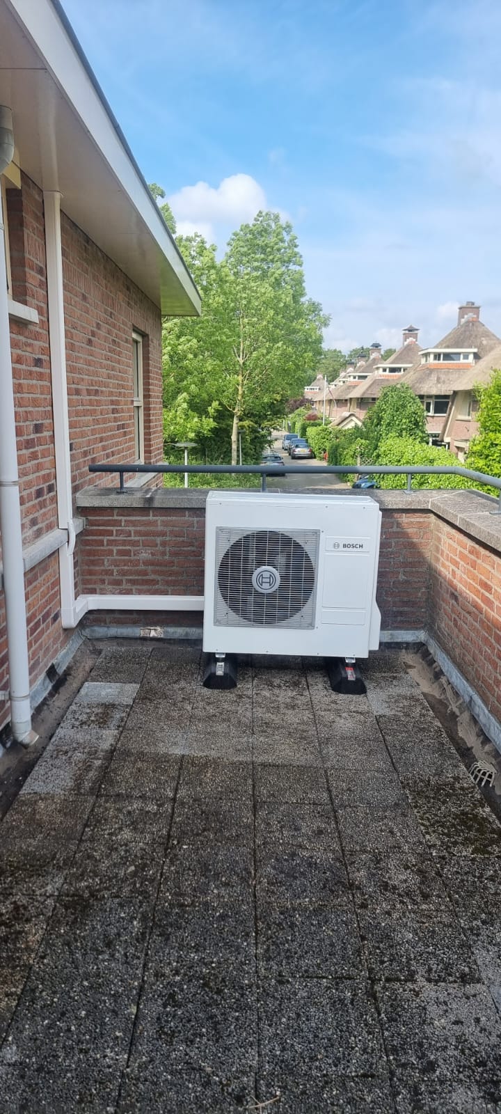 Warmtepomp — buitenunit — Rawza Installatiebedrijf