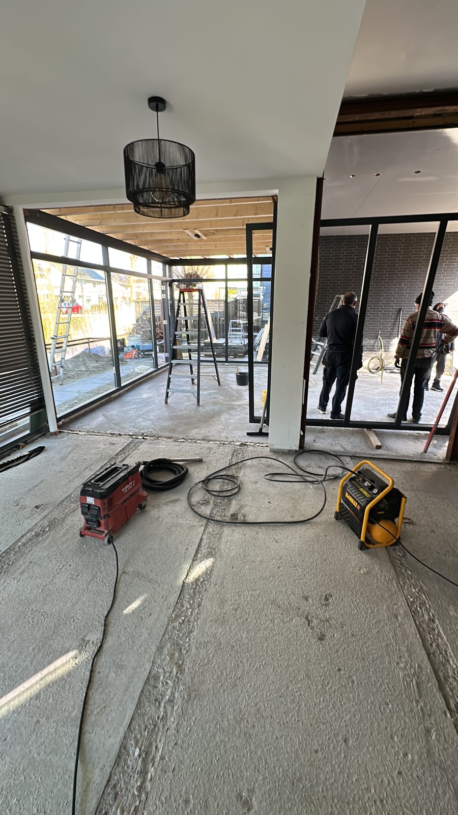 Aan het werk op locatie — Rawza Installatiebedrijf